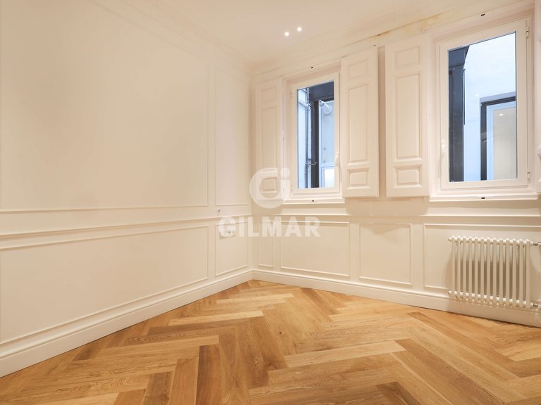 Apartment for Sale in Madrid, Madrid 18