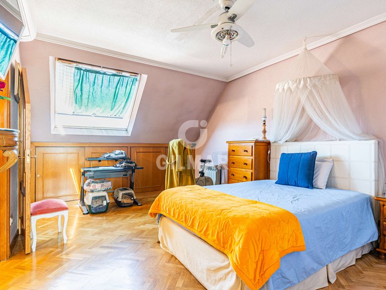 Town House for Sale in Madrid, Madrid 28