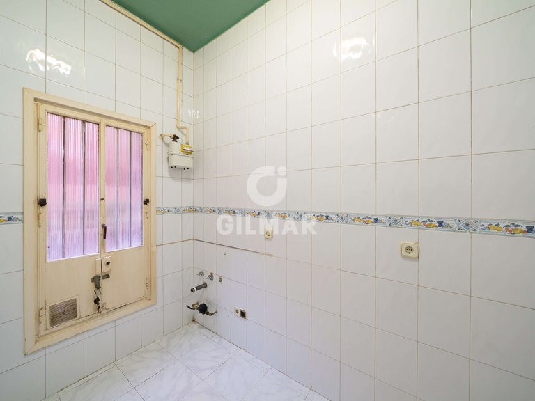 Apartment for Sale in Madrid, Madrid 18