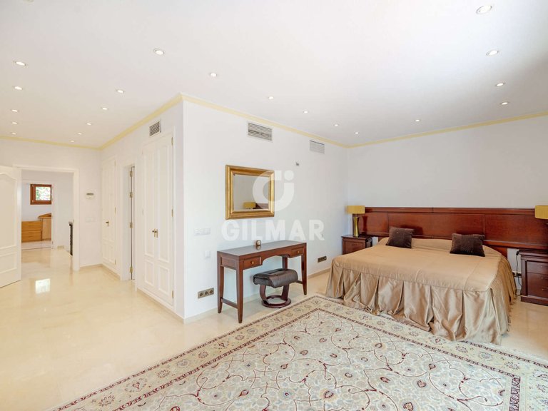 Villa for Sale in Estepona, Malaga 17
