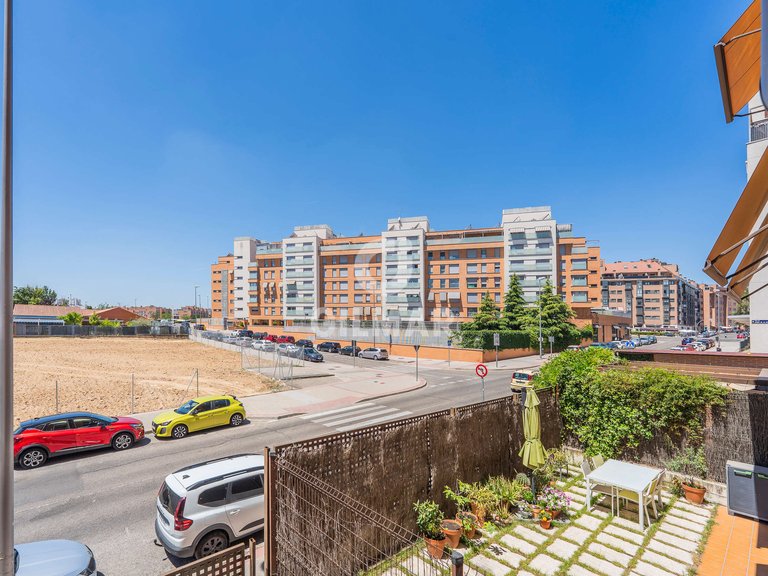 Apartment for Sale in Madrid, Madrid 27