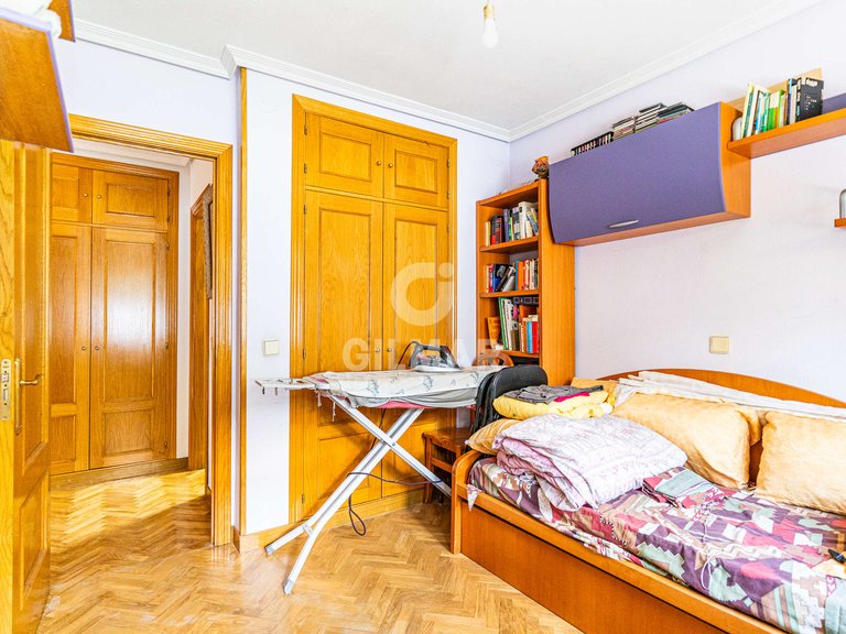 Town House for Sale in Madrid, Madrid 21