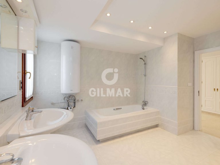 Villa for Sale in Estepona, Malaga 25