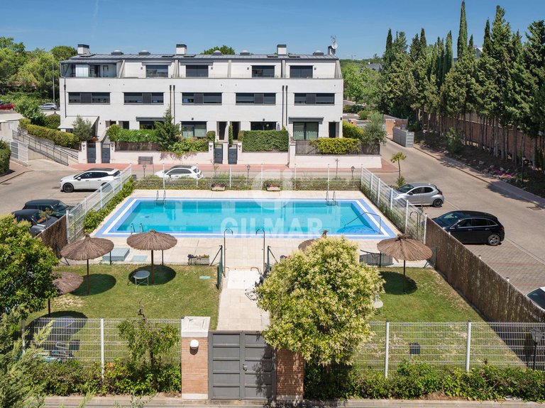 Town House for Sale in Madrid, Madrid 10
