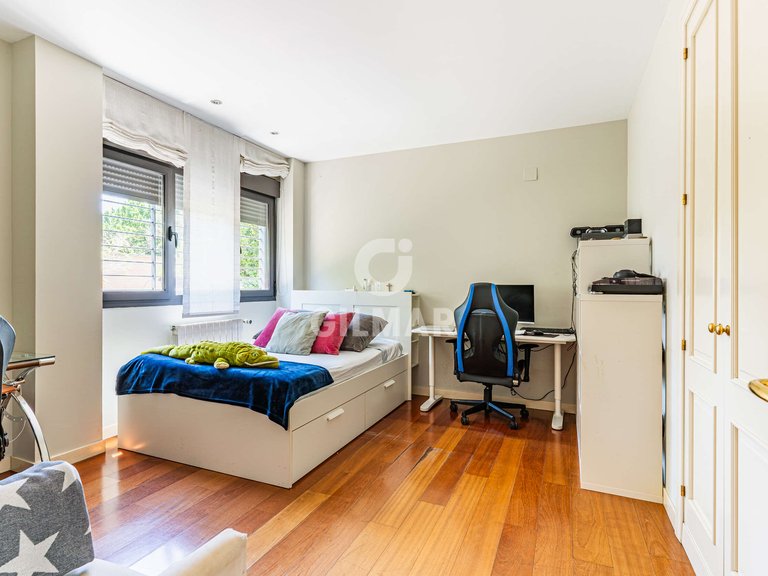 Town House for Sale in Madrid, Madrid 23