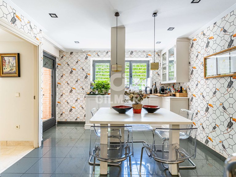 Town House for Sale in Madrid, Madrid 12