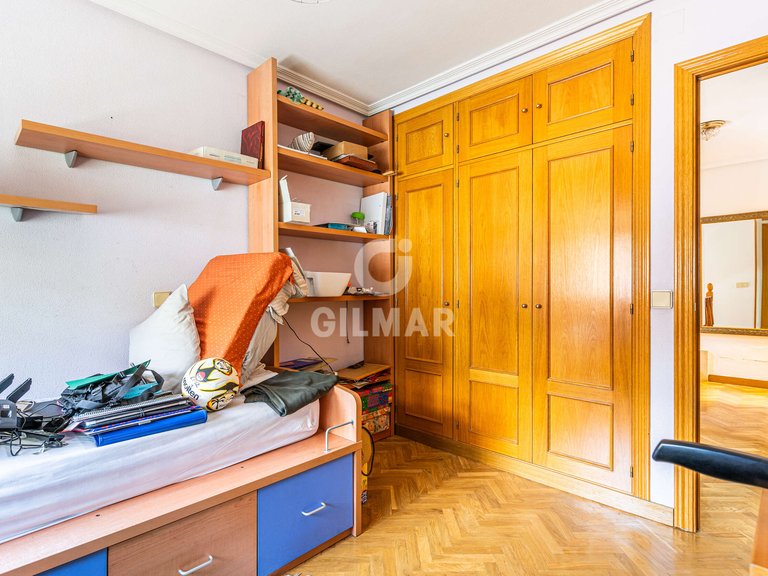 Town House for Sale in Madrid, Madrid 18
