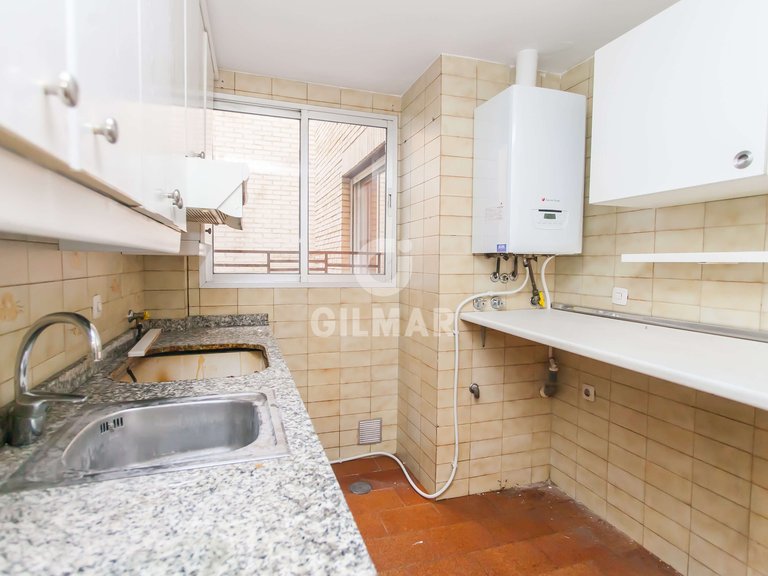 Apartment for Sale in Madrid, Madrid 18
