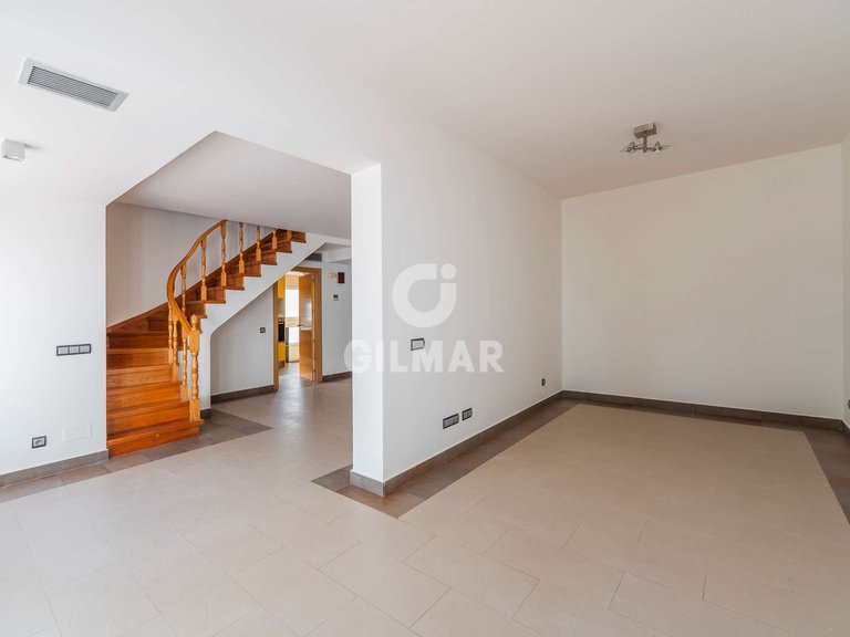 Town House for Rent in Madrid, Madrid 17