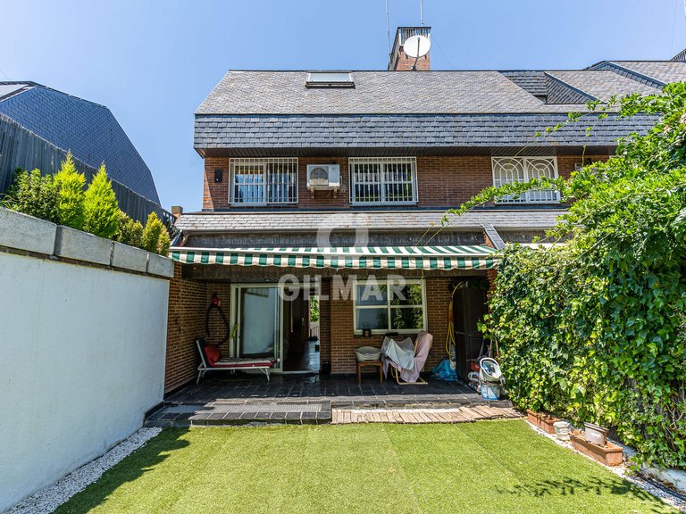 Town House for Sale in Madrid, Madrid 2