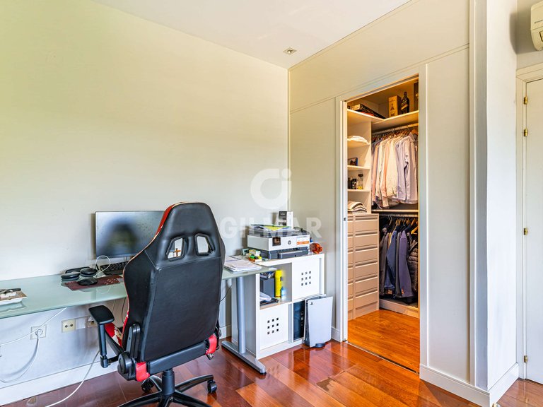 Town House for Sale in Madrid, Madrid 28