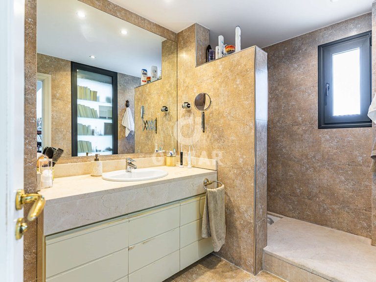 Town House for Sale in Madrid, Madrid 20