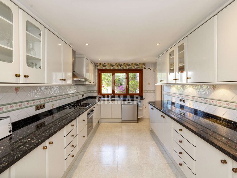 Villa for Sale in Estepona, Malaga 11