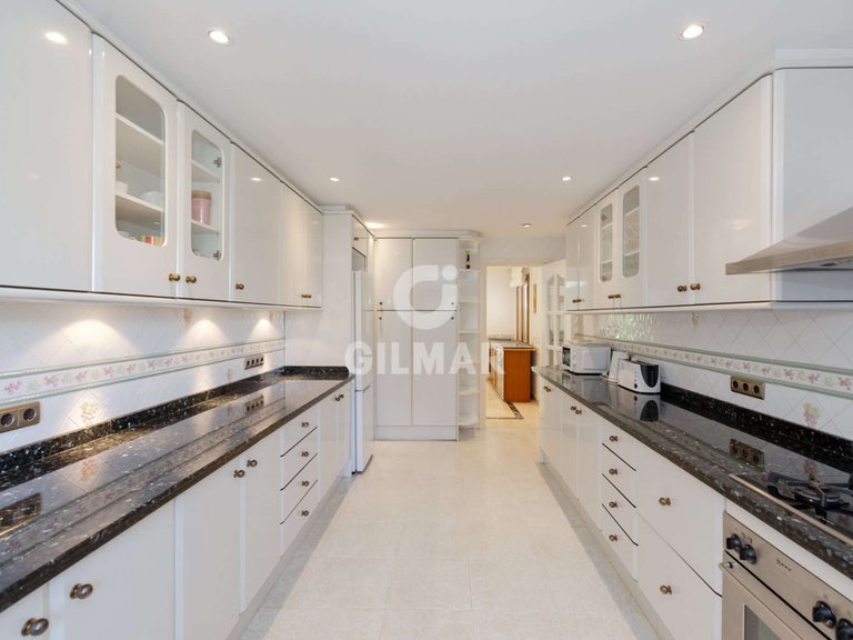 Villa for Sale in Estepona, Malaga 10