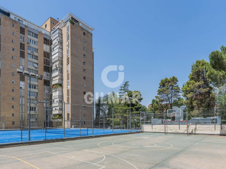 Commercial for Sale in Madrid, Madrid 5