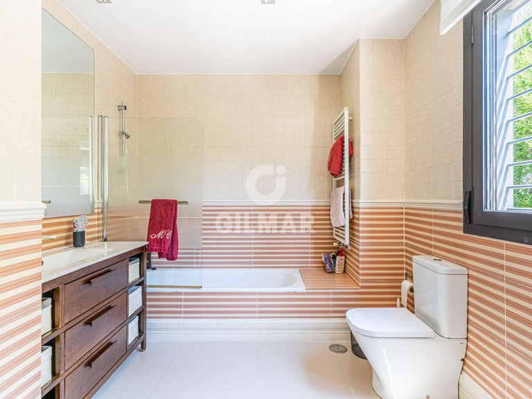 Town House for Sale in Madrid, Madrid 34