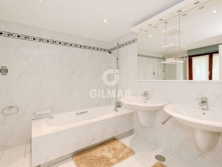 Villa for Sale in Estepona, Malaga 31