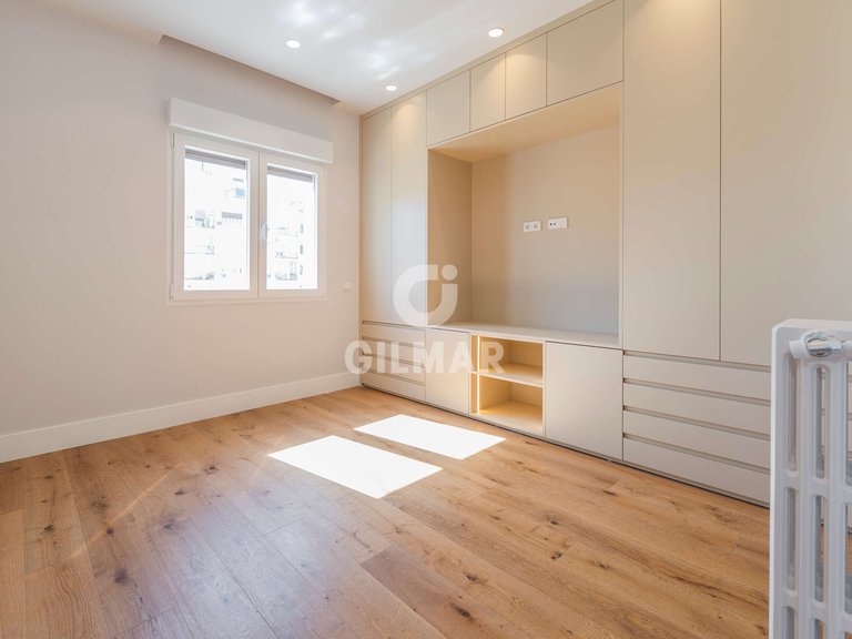 Apartment for Sale in Madrid, Madrid 16