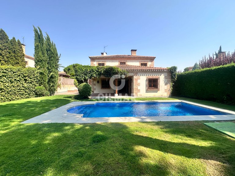 Villa for Rent in Madrid, Madrid 45