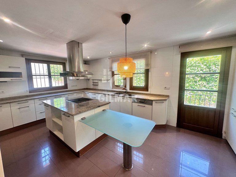 Villa for Rent in Madrid, Madrid 15