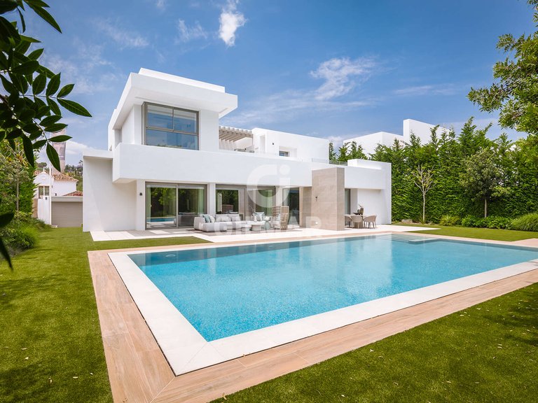Villa for Sale in La Gaspara, Malaga 1