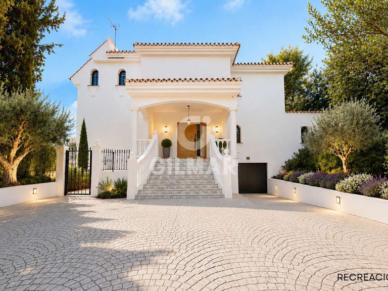 Villa for Sale in BenalmÁdena, Malaga 1