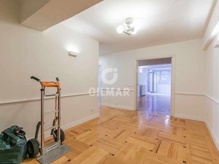Penthouse for Rent in Madrid, Madrid 3