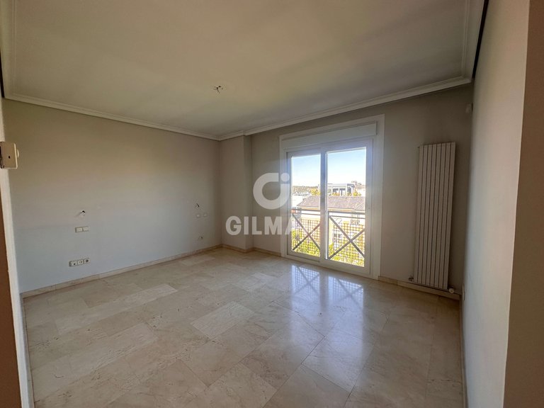 Town House for Rent in Madrid, Madrid 17
