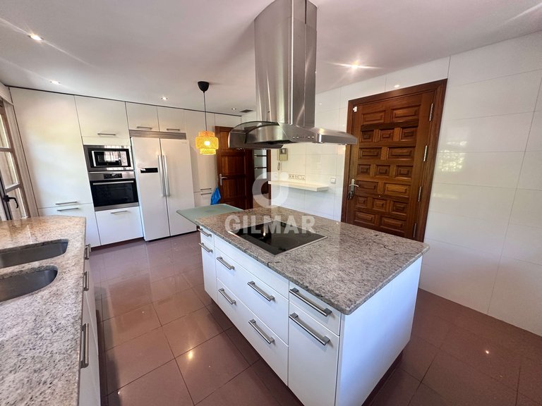 Villa for Rent in Madrid, Madrid 16