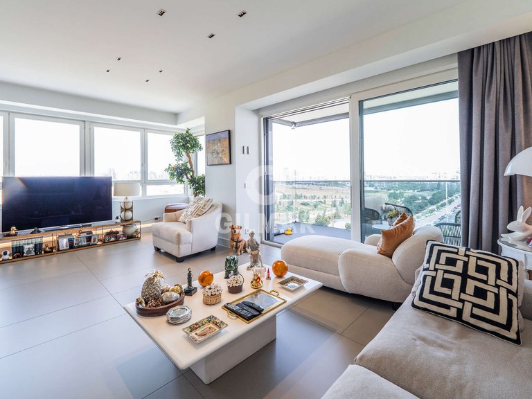 Apartment for Sale in Madrid, Madrid 18