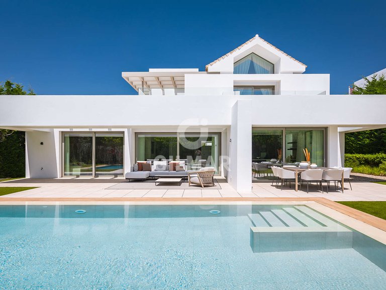 Villa for Sale in Paraiso-barronal, Malaga 1