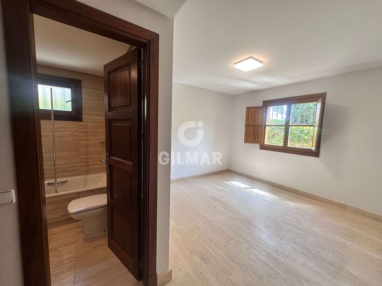 Villa for Rent in Madrid, Madrid 17