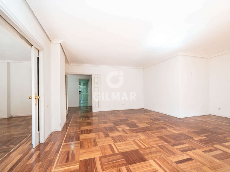 Apartment for Sale in Madrid, Madrid 16