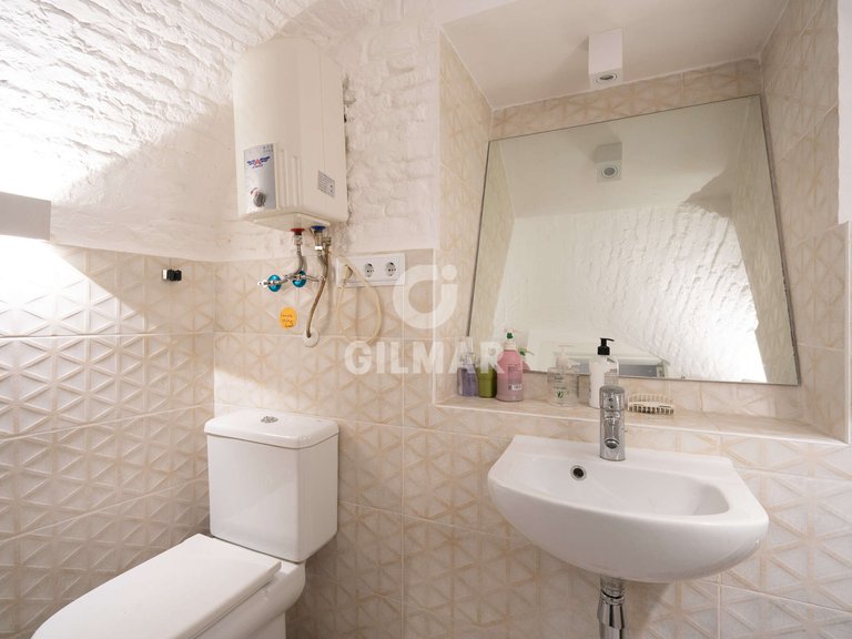Commercial for Sale in Madrid, Madrid 18