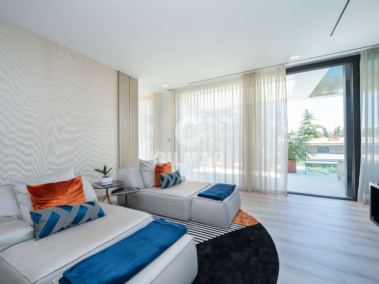 Villa for Sale in Madrid, Madrid 18
