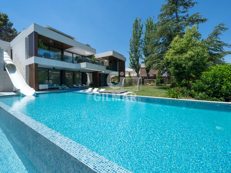 Villa for Sale in Madrid, Madrid 2