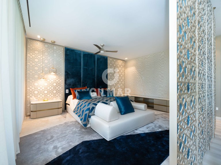 Villa for Sale in Madrid, Madrid 17