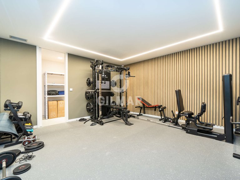Villa for Sale in Madrid, Madrid 30
