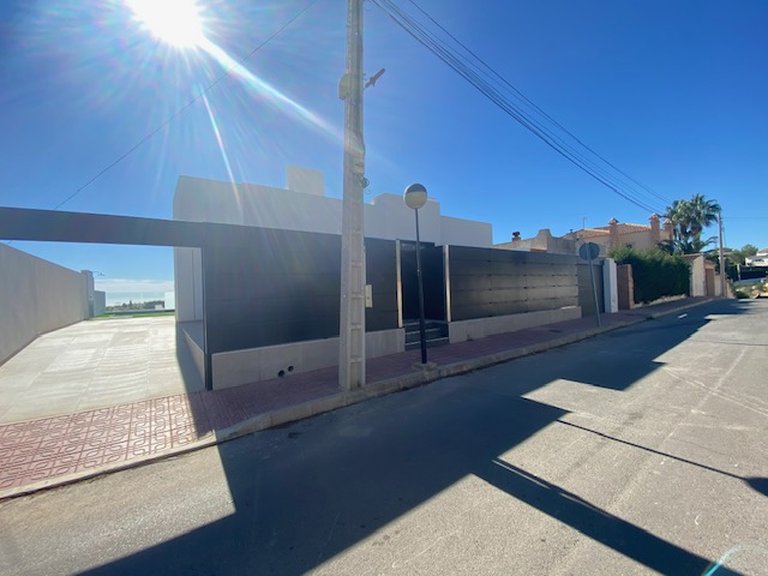 Villa for Sale in Los Balcones - Los Altos, Alicante 48