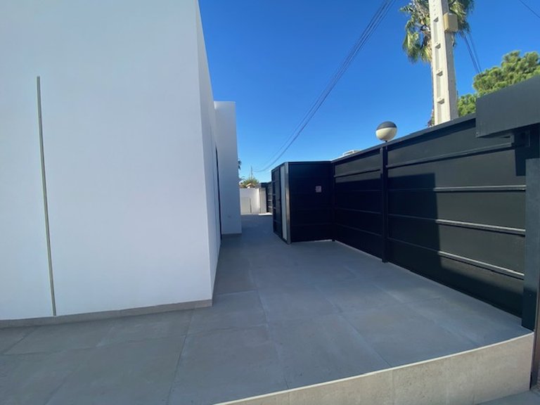 Villa for Sale in Los Balcones - Los Altos, Alicante 46