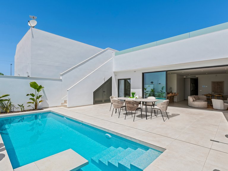 Villa for Sale in Los AlcÁzares, Murcia 2