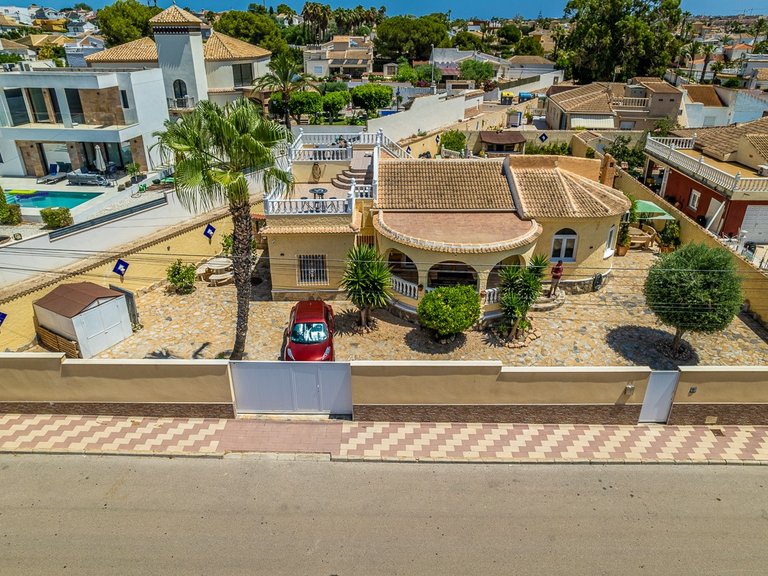 Villa for Sale in La siesta, Torrevieja, Alicante 32