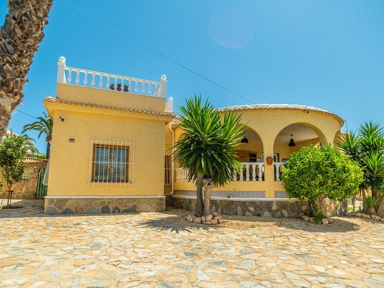 Villa for Sale in La siesta, Torrevieja, Alicante 4