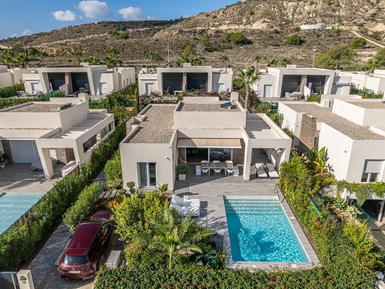 Villa for Sale in LA FINCA GOLF / ALGORFA, Algorfa, Alicante 1