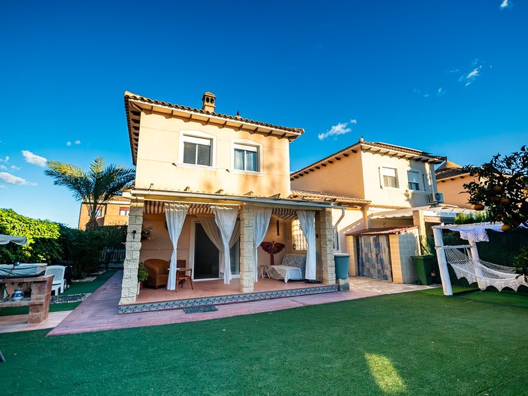 Villa for Sale in Benferri, Alicante 1