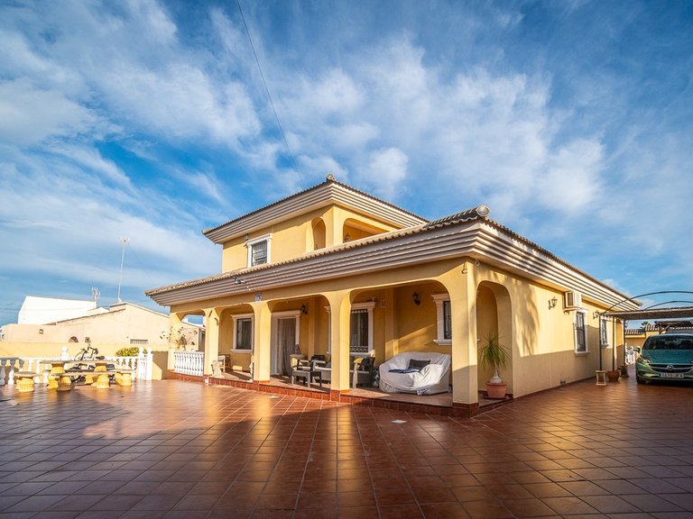 Villa for Sale in LOS BALCONES - LOS ALTOS, Torrevieja, Alicante 4