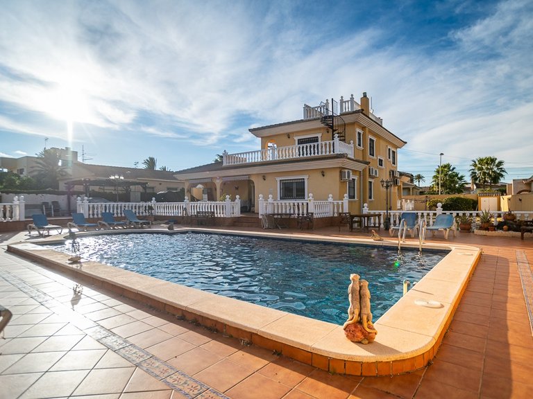 Villa for Sale in LOS BALCONES - LOS ALTOS, Torrevieja, Alicante 3
