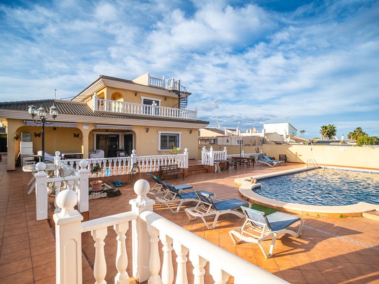 Villa for Sale in LOS BALCONES - LOS ALTOS, Torrevieja, Alicante 32