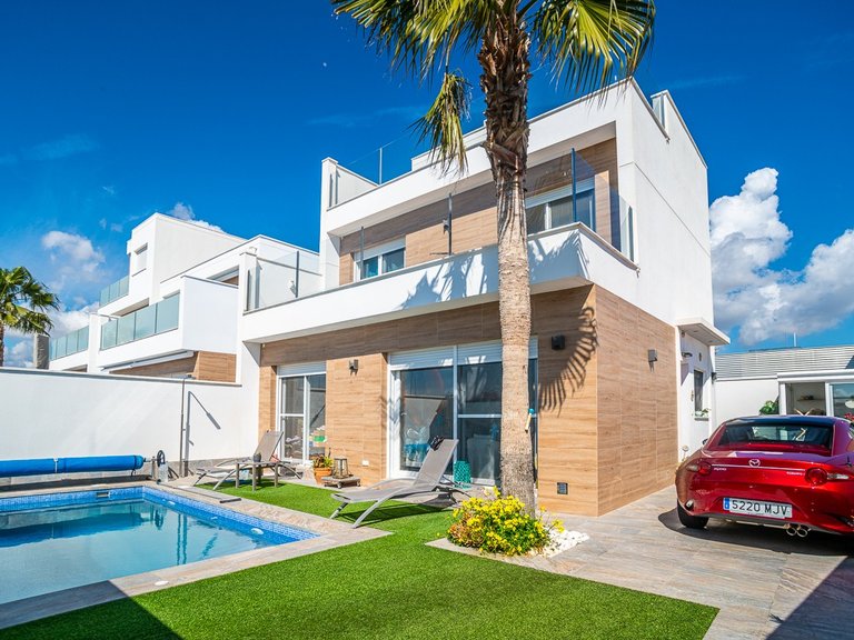 Villa for Sale in Pilar De La Horadada, Alicante 1