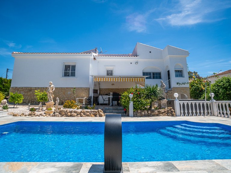 Villa for Sale in La Marina, Alicante 48